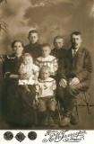 Piotr i Stefania Jurowscy z dziećmi Grodno 1917
